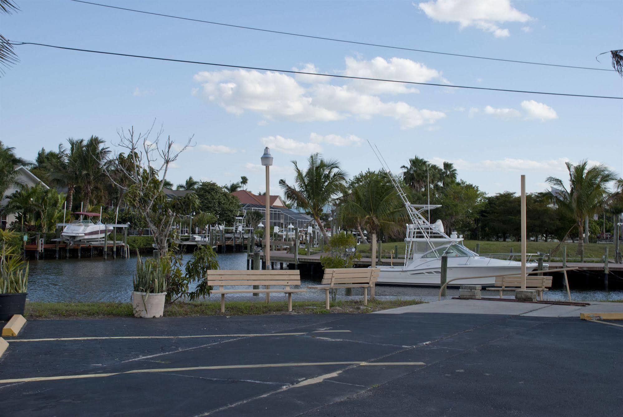 Tahitian Inn Fort Myers Beach Exterior photo